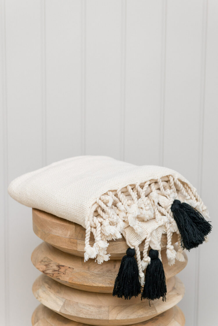 Pom Pom Throw