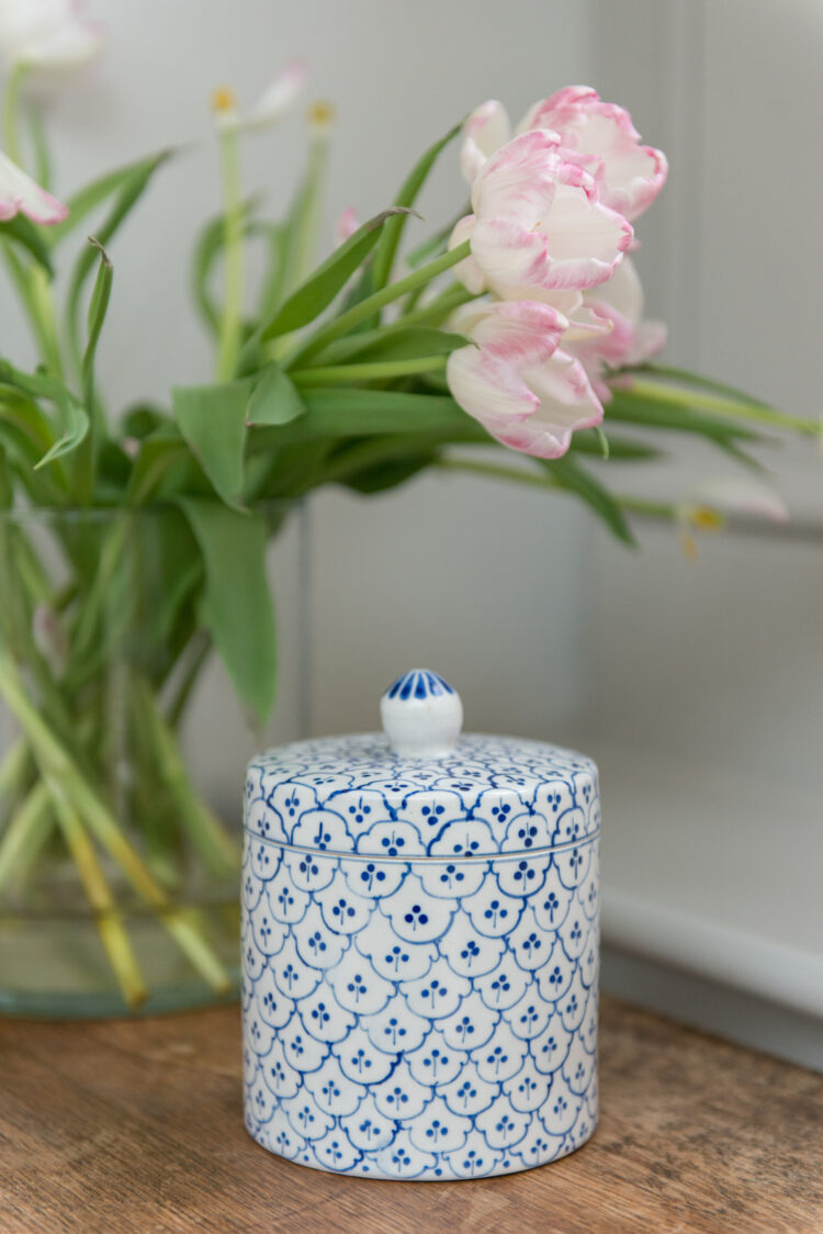 Capsule Jar